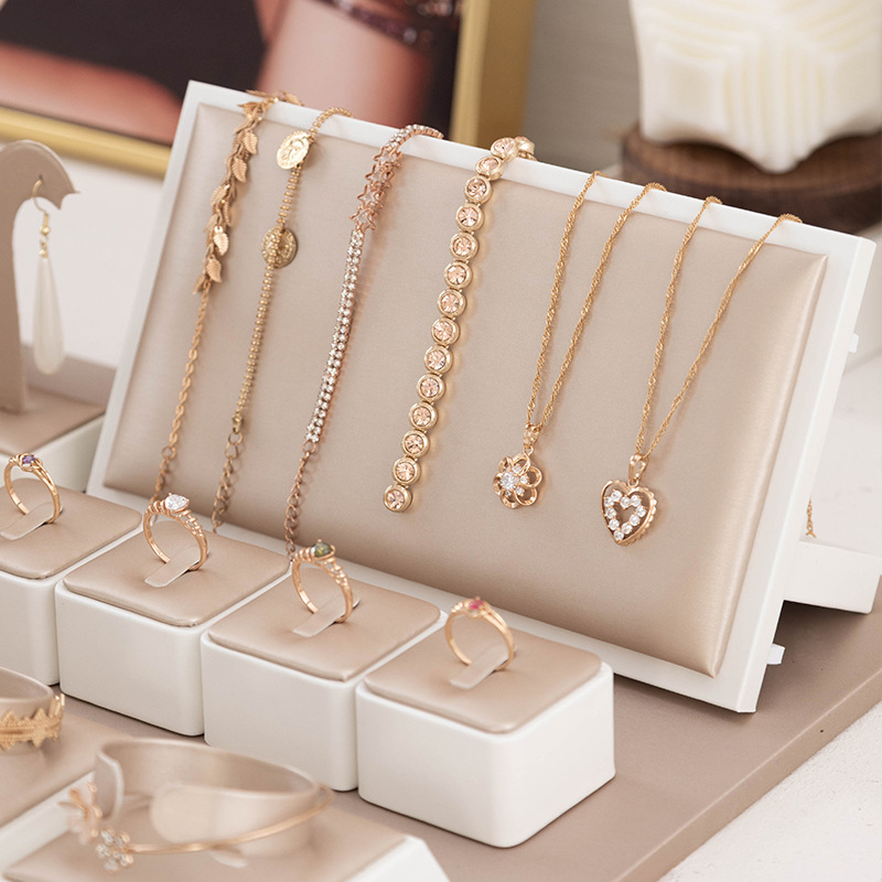 Leather Jewelry Stand Luxury M - Luxury Watch E Jewellery ulasan dan harga